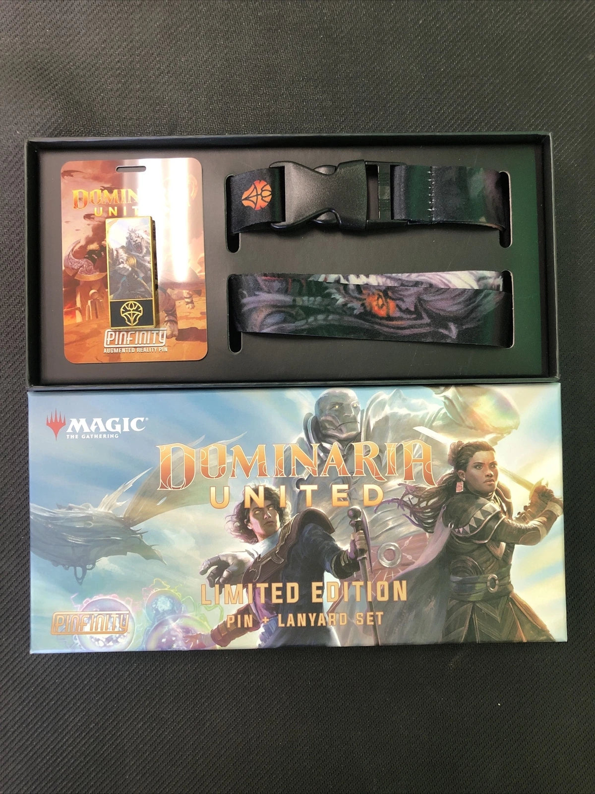 Pin MTG Dominaria united Ajani, Limited edition lanyard & AR pin set